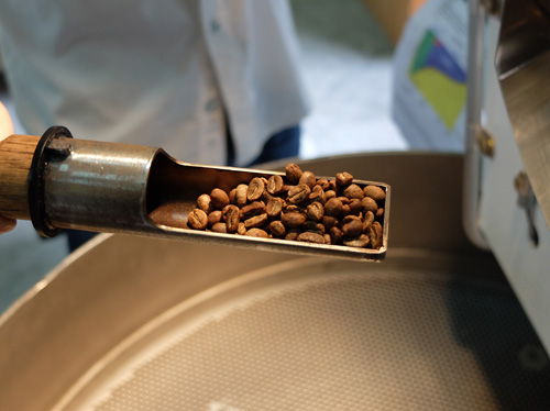 Coffee roaster sampling scoop