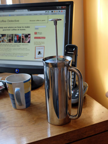 https://www.coffeedetective.com/images/espro-press-on-desk.jpg