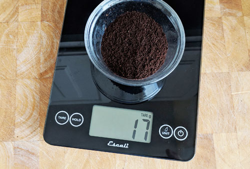Coffee scales for measuring ground coffee by weight