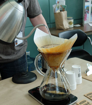 hands on chemex coffee brewer