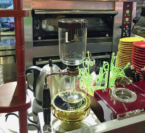 Vacuum coffee brewer